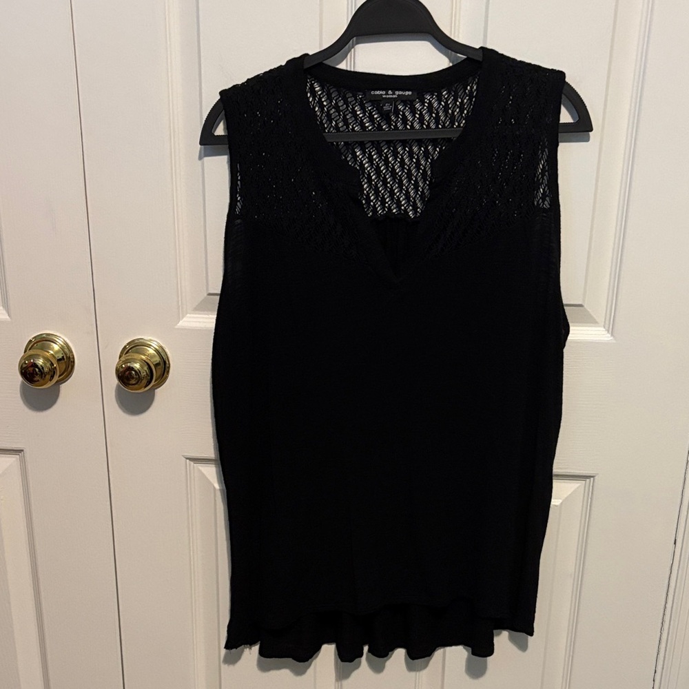 🐥Cable & Gauge Sleeveless Black Top